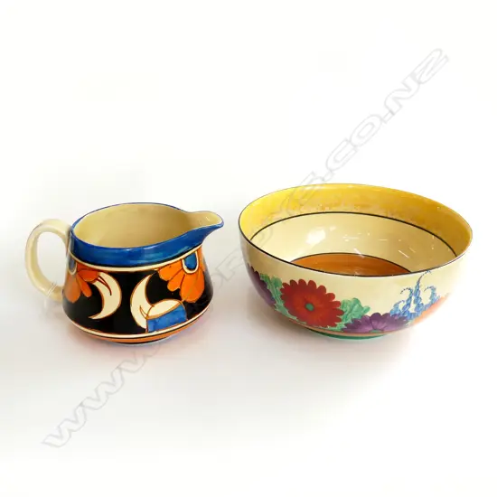 CLARICE CLIFF FANTASQUE JUG H.105mm & BOWL (HAIRLINE) 215mm dia