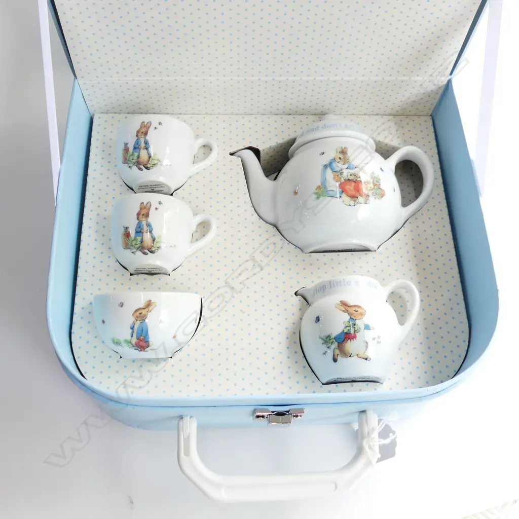 WEDGWOOD PETER RABBIT CHILDRENS TEA SET, CASED Image 1++