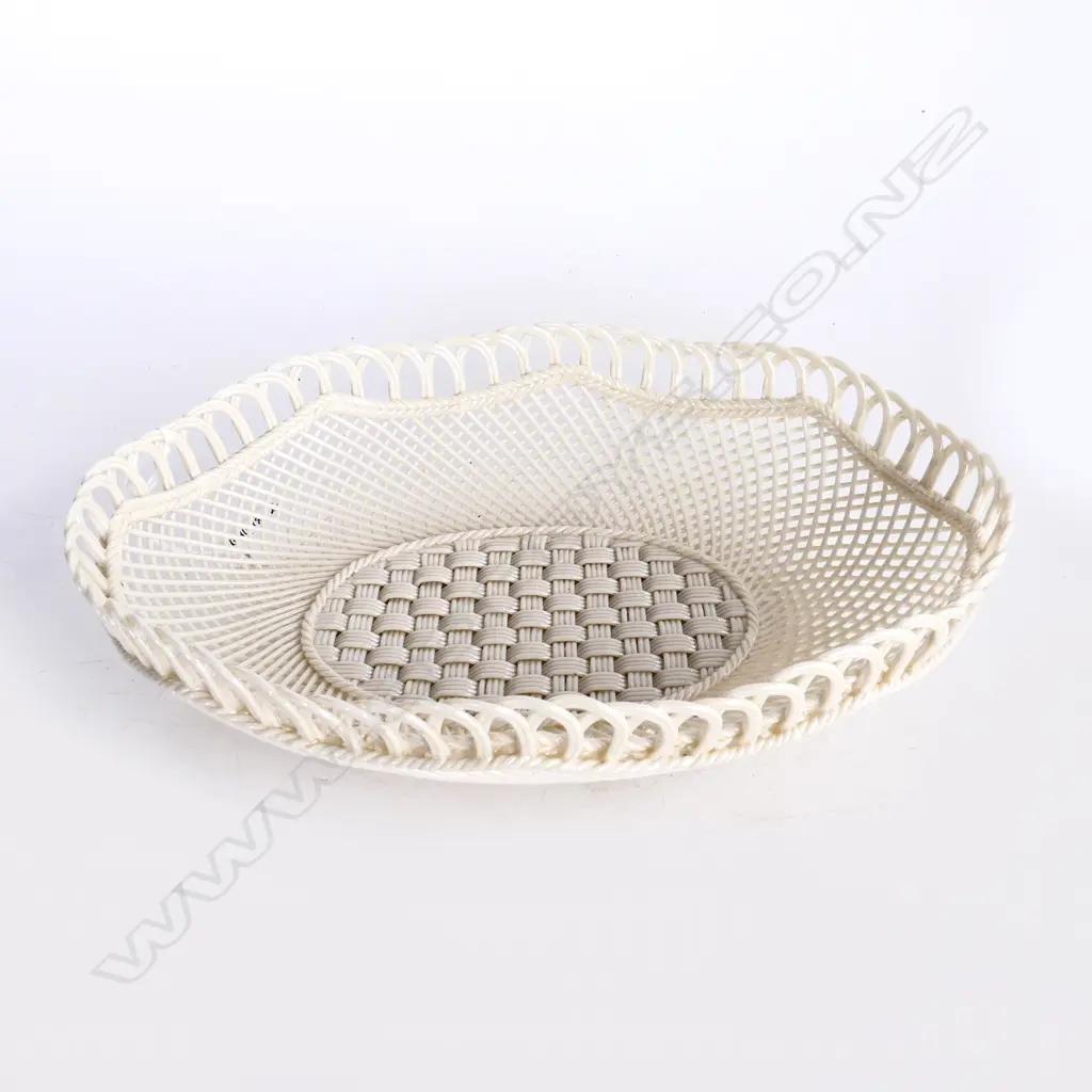 BELLEEK PORCELAIN BASKET. L.250mm Image 1++