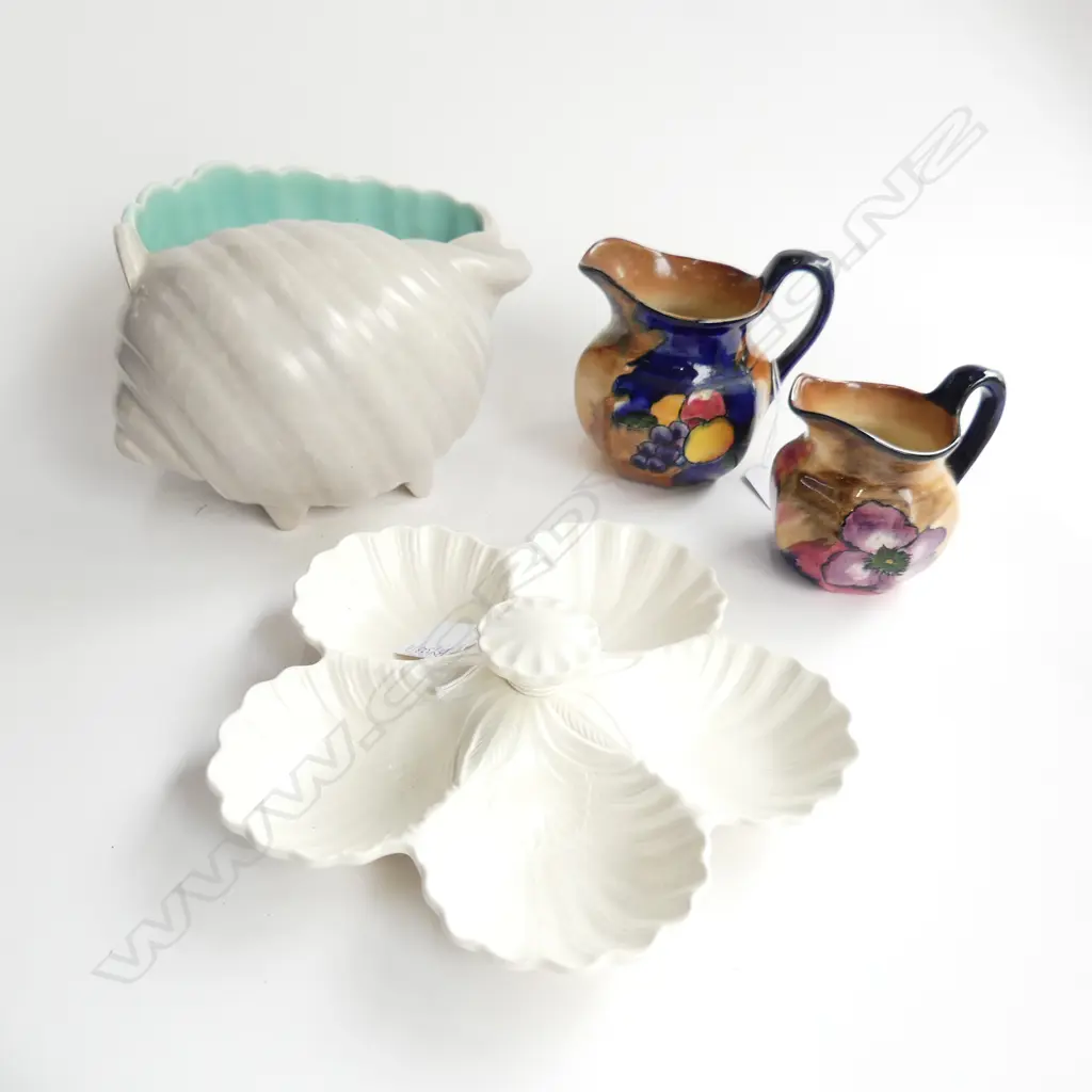4 PCES CHINA; POOLE SHELL L.200mm, SPODE DISH, 2 TUNSTALL JUGS H.100mm Image 1++