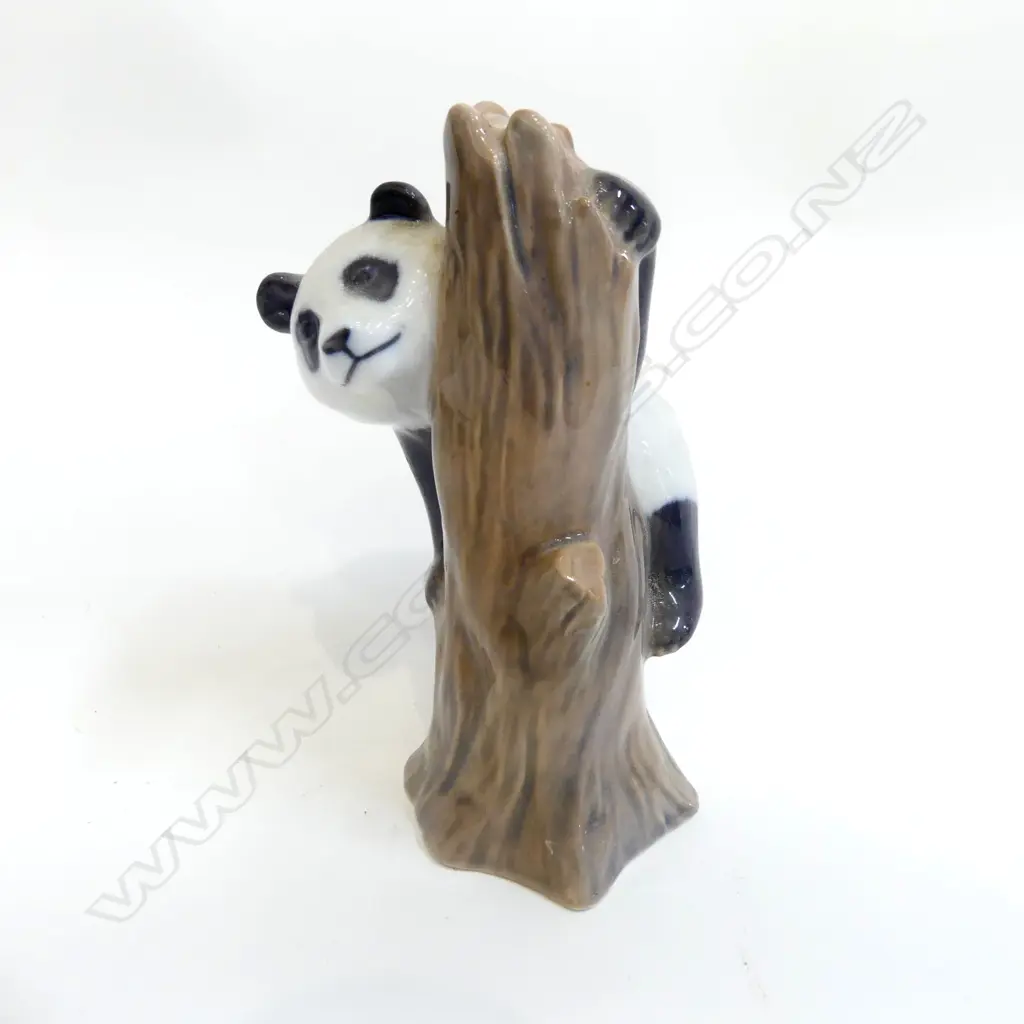 ROYAL COPENHAGEN PANDA ON TREE STUMP #664 H.125mm Image 1++
