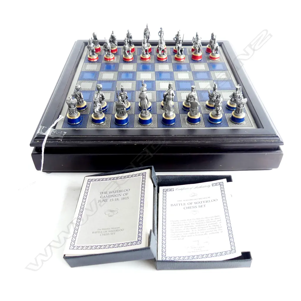 FRANKLIN MINT BATTLE OF WATERLOO CHESS SET, PEWTER PCES, 345x345mm Image 1++