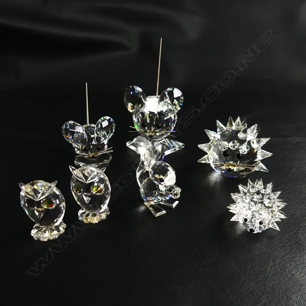 7 PCES SWAROVSKI CRYSTAL; 2 HEDGEHOGS, 2 MICE, 2 OWLS, SQUIRREL - ALL IN ORIG. BOXES SOME CHIPS AF Image 1++