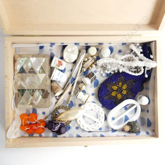 SMALL WOODEN BOX W290MM & CONTENTS VINTAGE SEWING ACCESSORIES