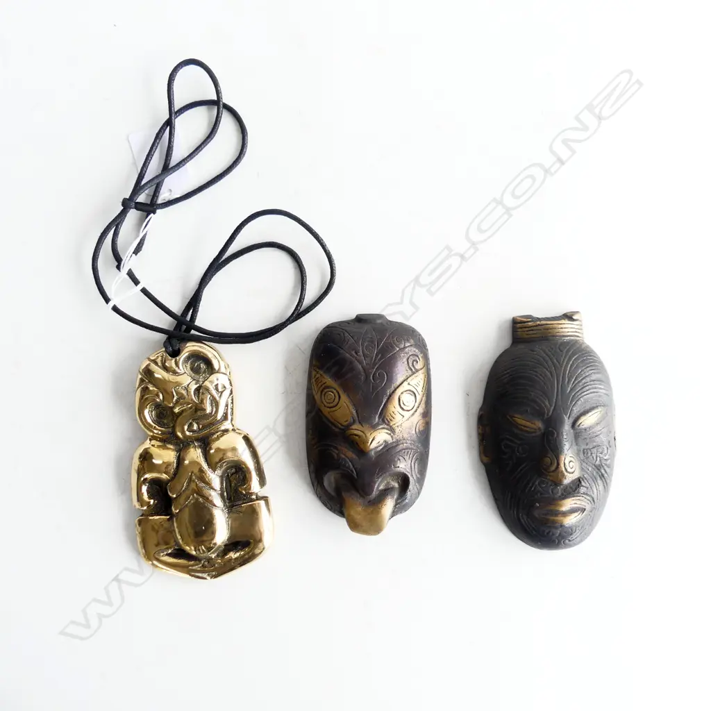 3 BRONZE MAORI PCES; 2 FACE MASKS, TIKI PENDANT H.115mm Image 1++