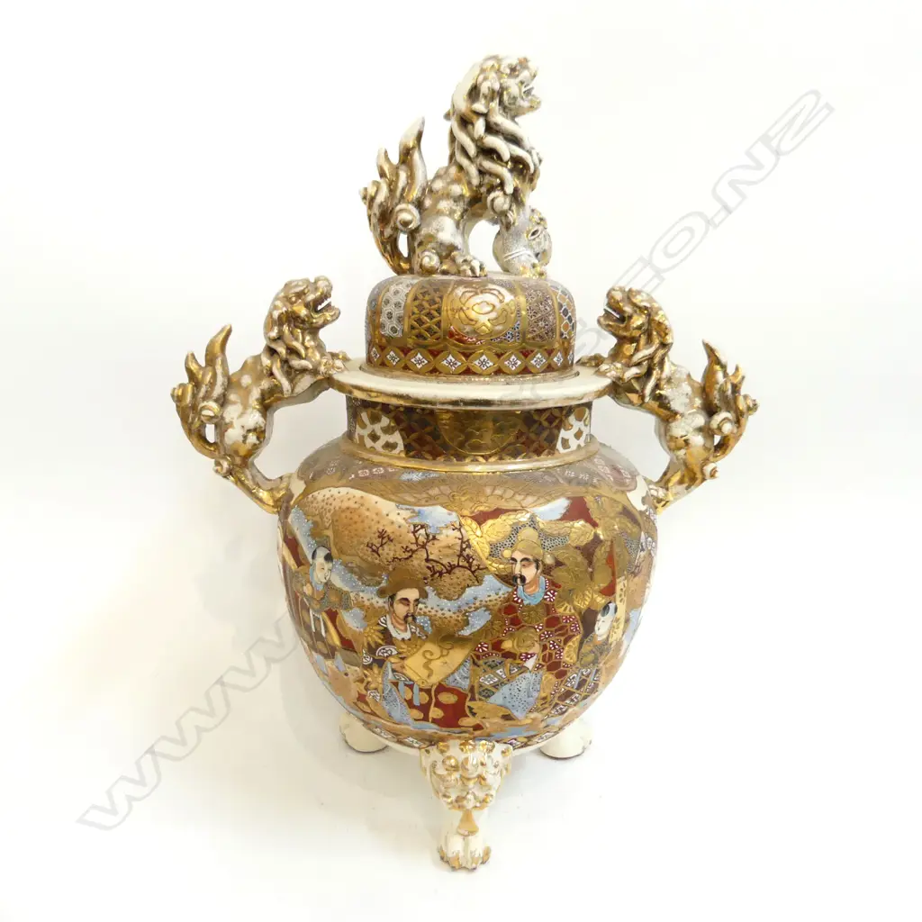LG SATSUMA LIDDED JAR w. TEMPLE DOG HANDLES & FINIAL, RAISED ON 3 LEGS H.430mm Image 1++