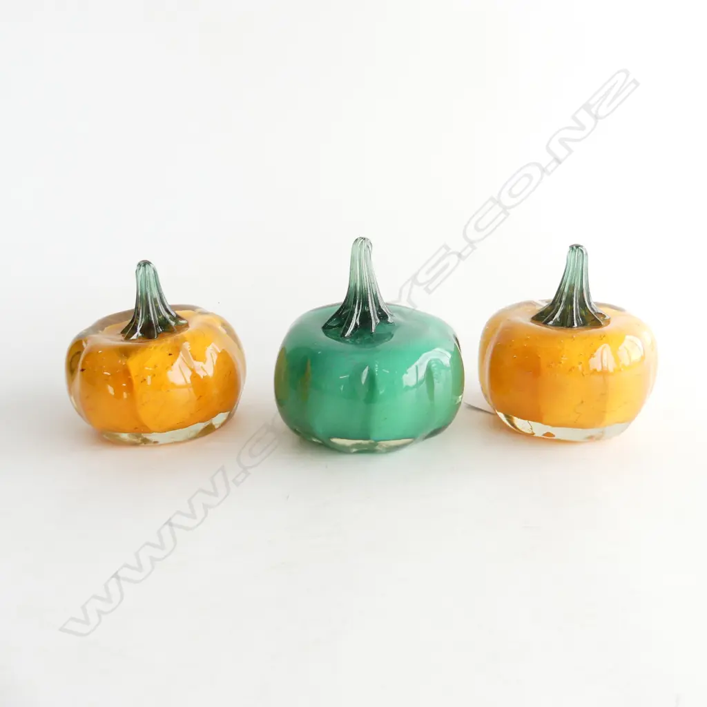 3 ART GLASS PUMPKINS 100mm dia Image 1++