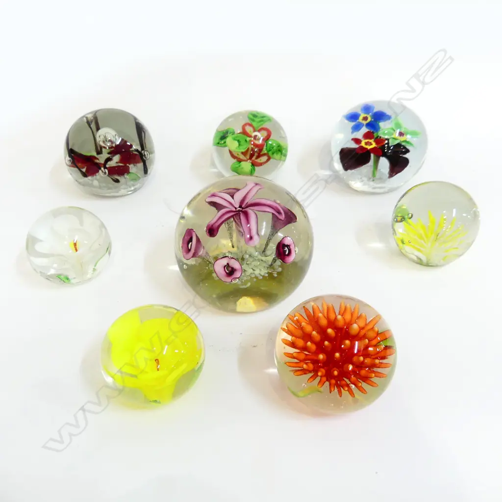 8 ASST. FLORAL PAPERWEIGHTS LARGEST HOKITIKA GLASS 80mm dia Image 1++