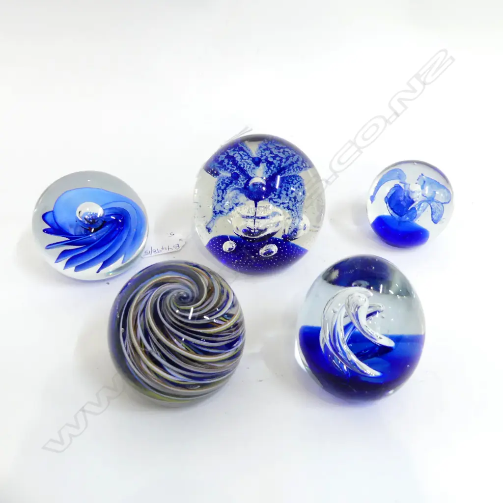 5 ASST. BLUE ART GLASS PAPERWEIGHTS H.85mm Image 1++