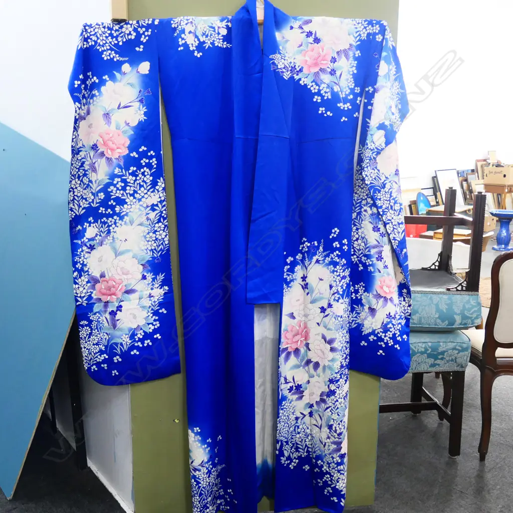 SILK FURISODE KIMONO Image 1++