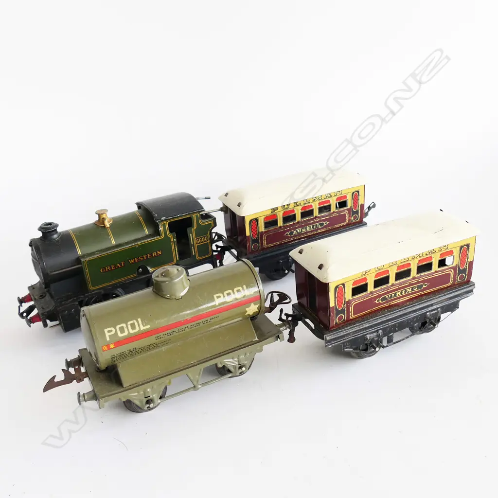 OLD BOXED HORNBY TRAIN SET, INCL. 2 ENGINES, 2 CARRIAGES + 2 FUNHO Image 1++