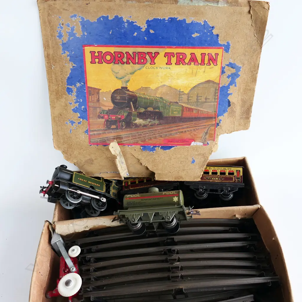 OLD BOXED HORNBY TRAIN SET, INCL. 2 ENGINES, 2 CARRIAGES + 2 FUNHO Image 1++