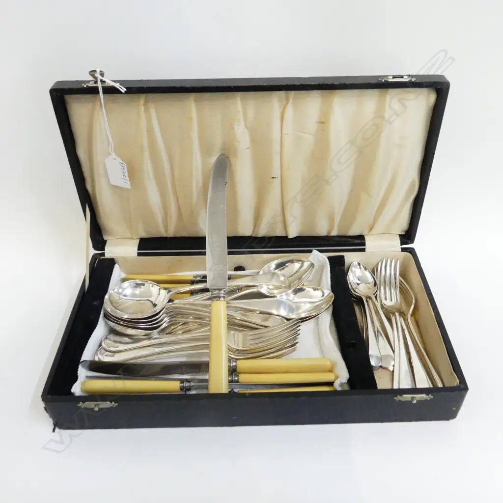 BOXED CUTLERY INCL. IVORINE 'BONE' KNIVES W.360mm Image 1++