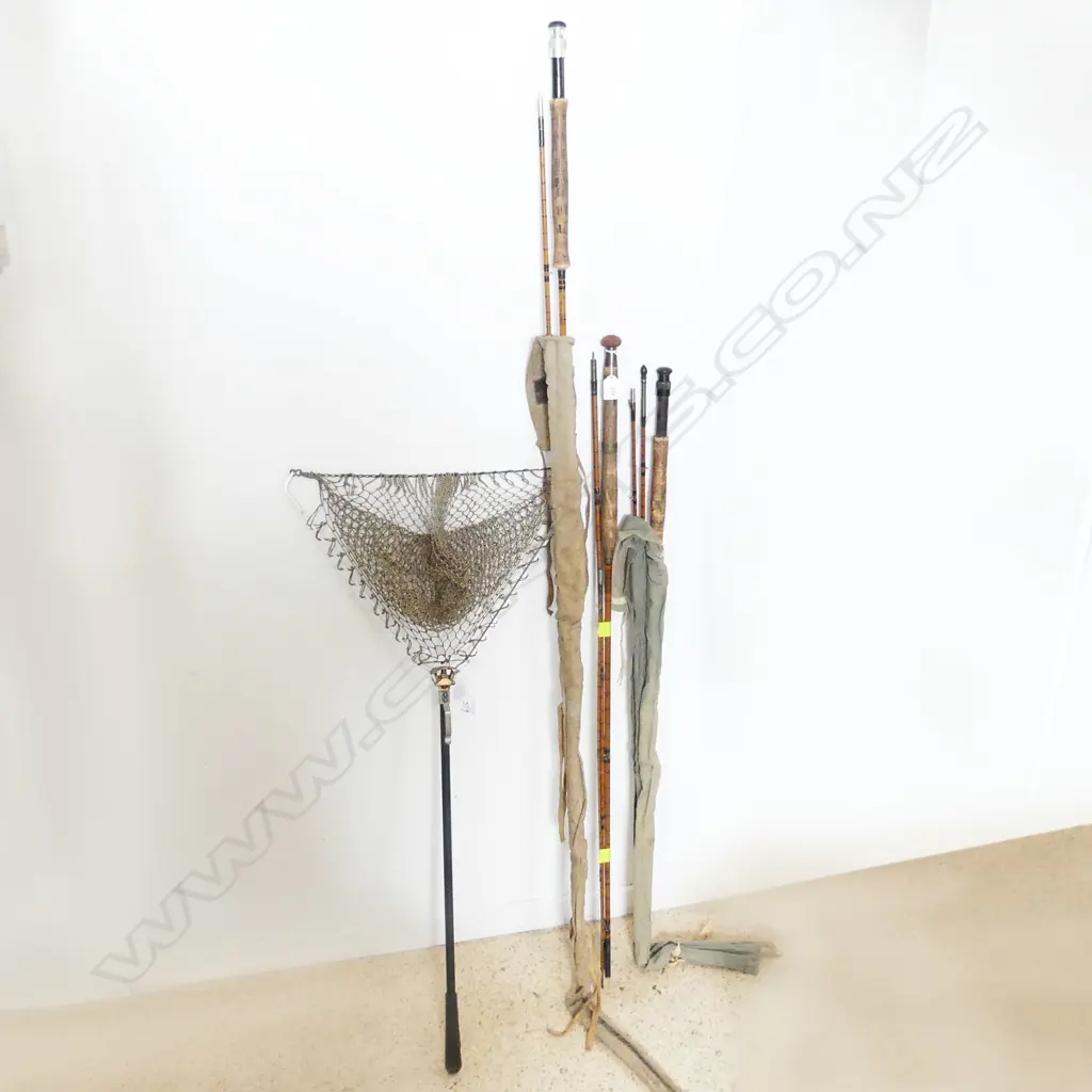 3 VINTAGE CANE FISHING RODS (1x 2 PCE, 2x 3 PCE) + FOLDING NET Image 1++