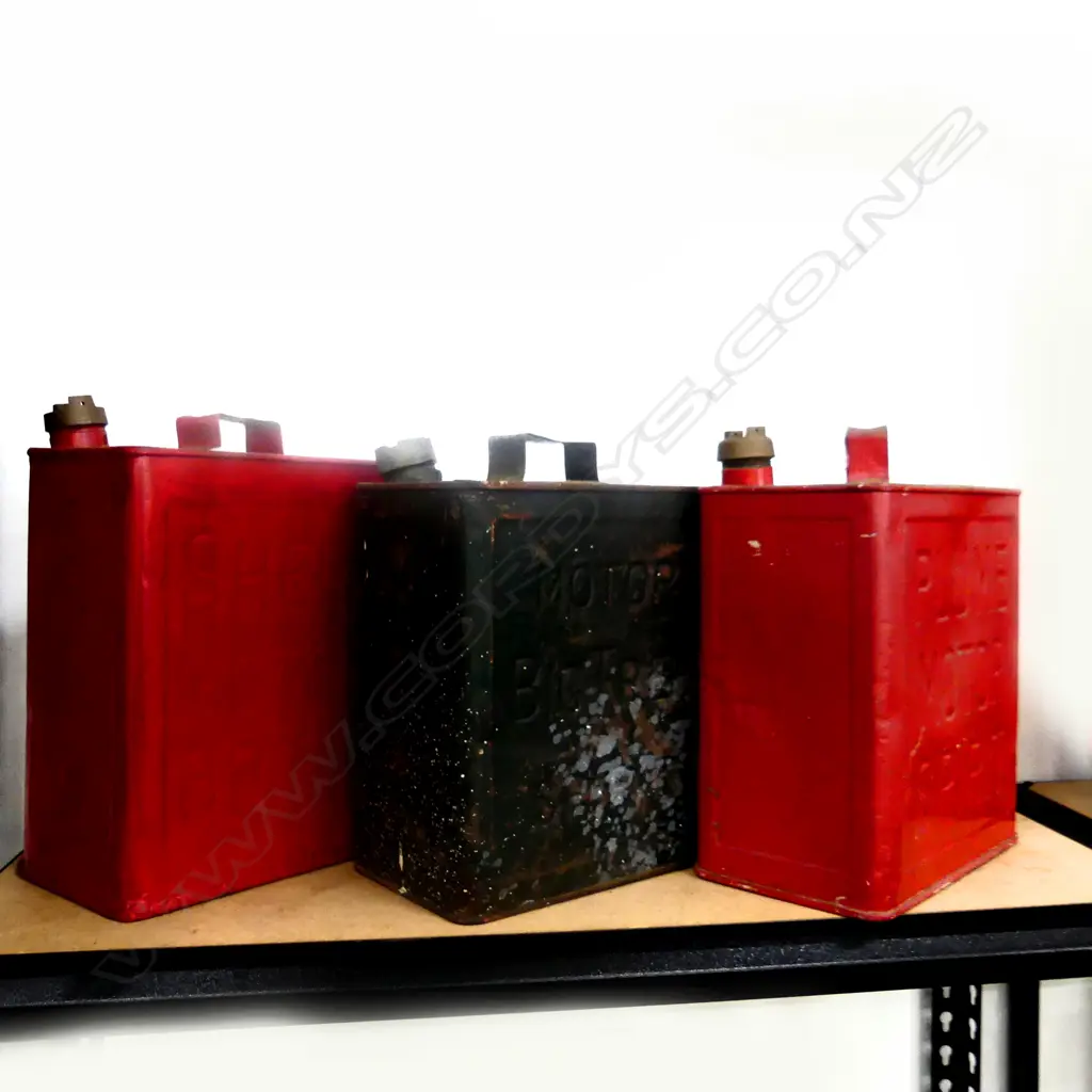 3 VINTAGE PETROL TINS; SHELL, BIG TREE, PLUME H.330mm Image 1++