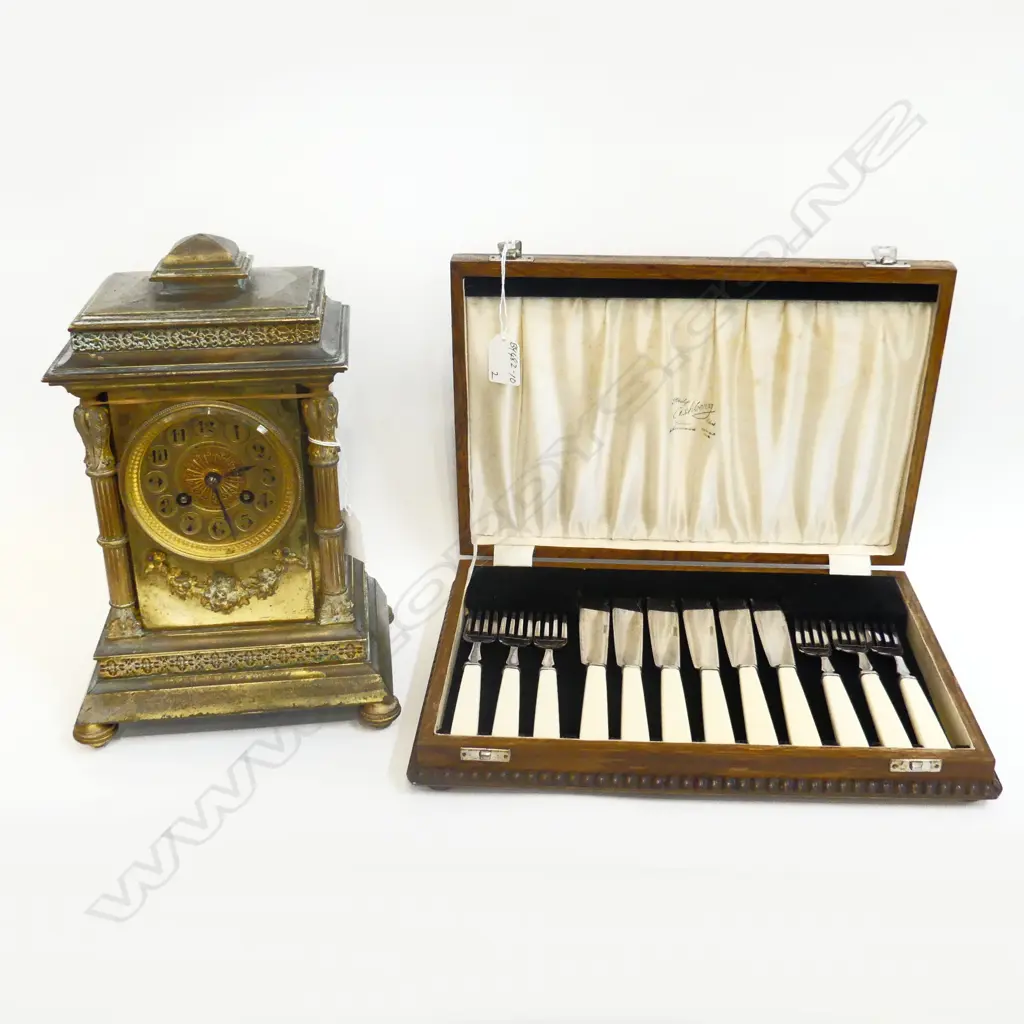 WOODEN BOXED FISH SET & GOLD PLATED BRASS MANTEL CLOCK H. 20mm Image 1++