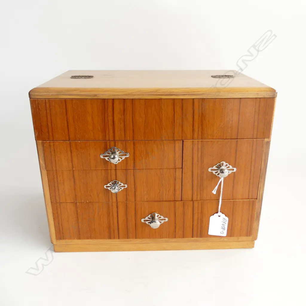 1960’S JAPANESE SEWING BOX Image 1++
