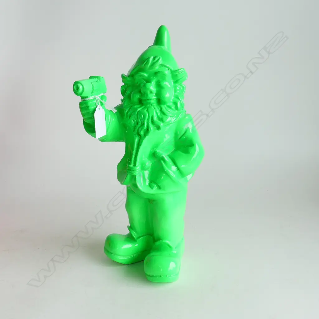 GREEN RESIN GNOME w. GUN H.310mm Image 1++