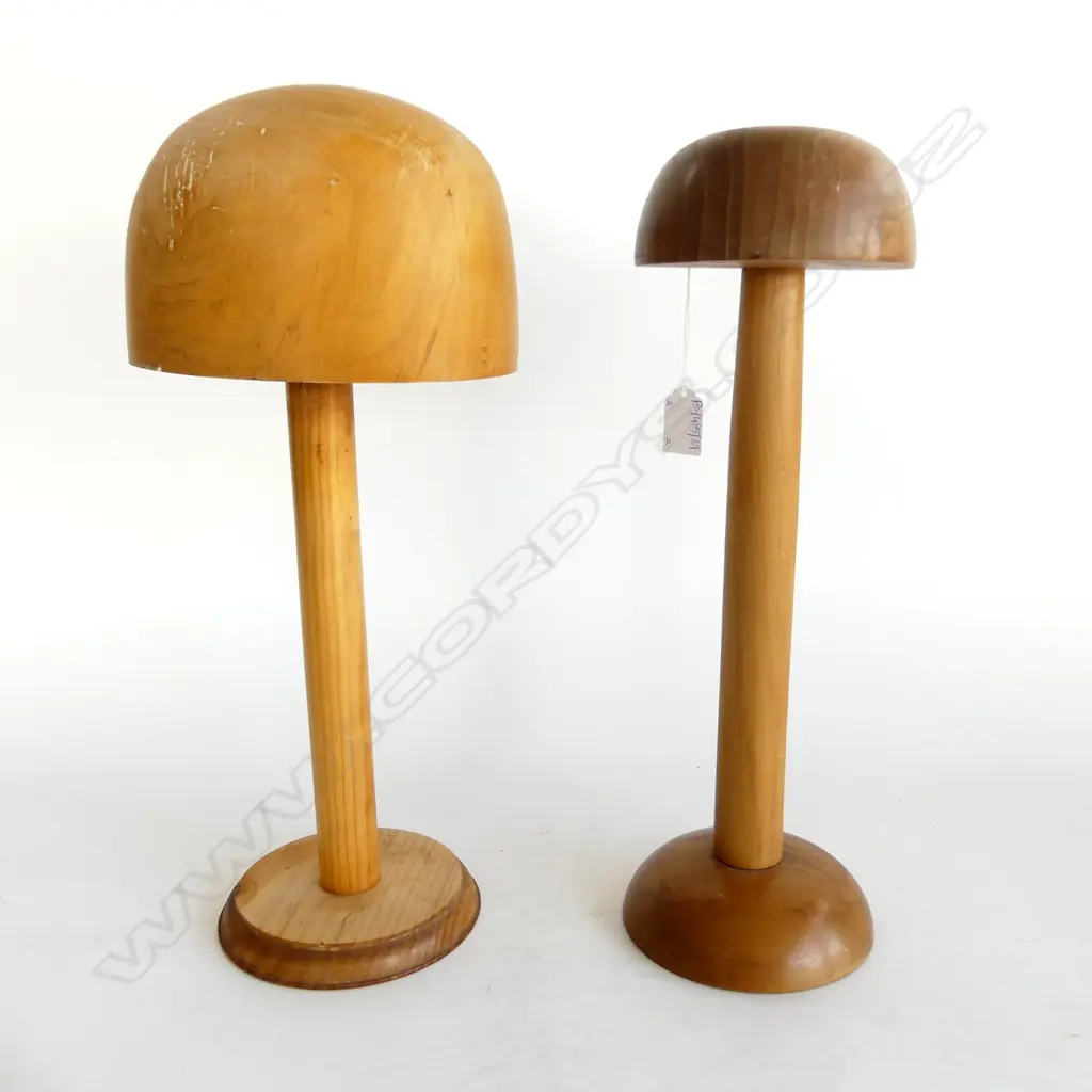2 WOODEN HAT STANDS H.420mm Image 1++
