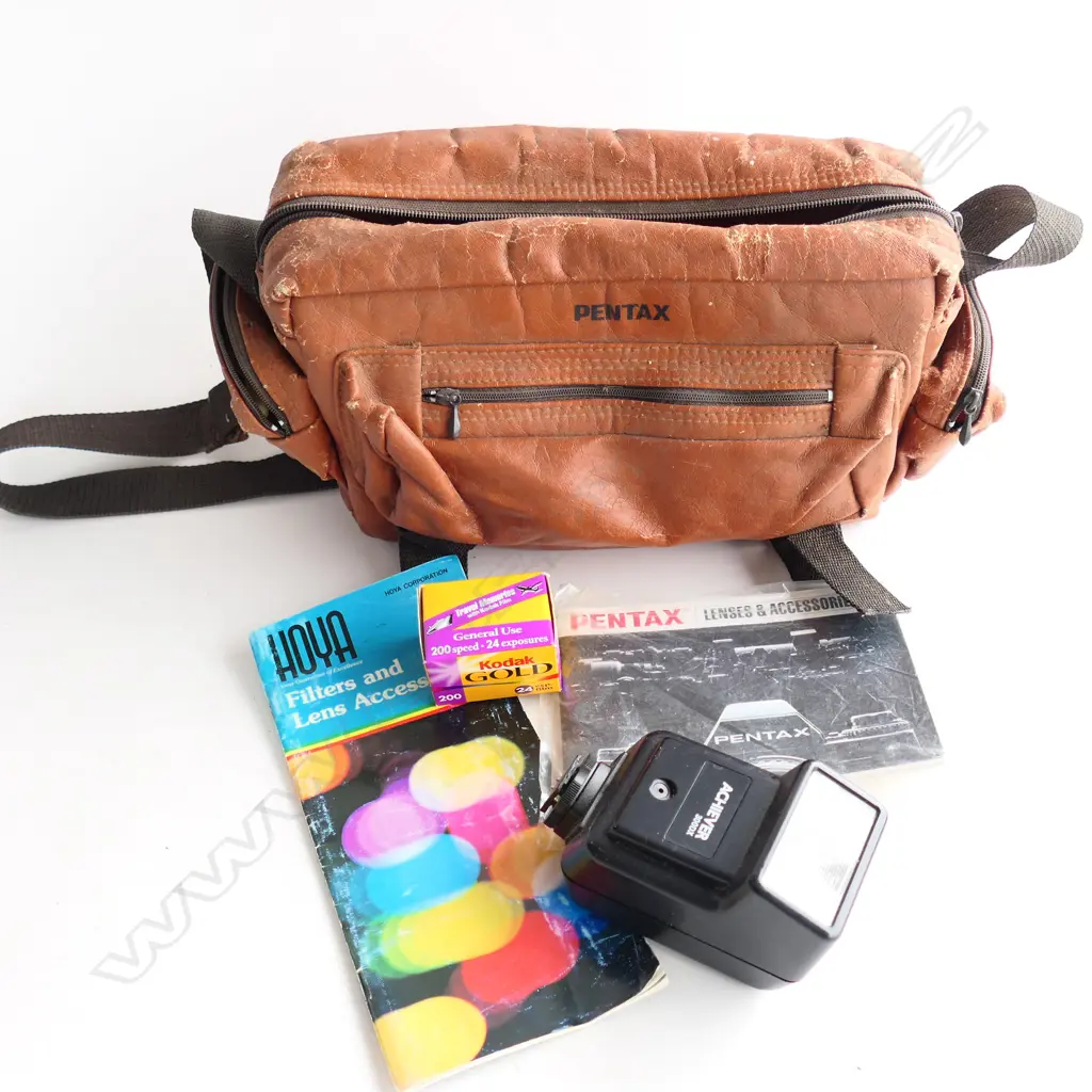 PENTAX P30 CAMERA, CASED w. ACCESSORIES Image 1++
