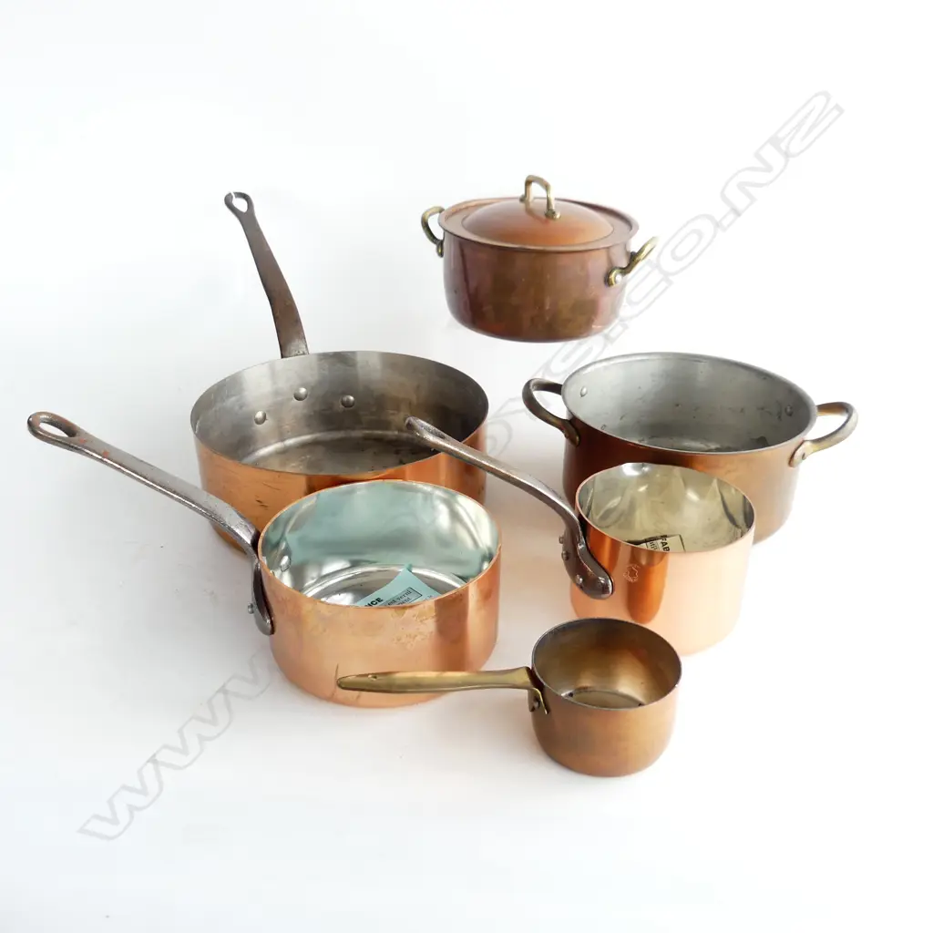 6 VINTAGE COPPER POTS; 4 PANS LARGEST 225mm dia, 2 POTS (1 LIDDED) Image 1++