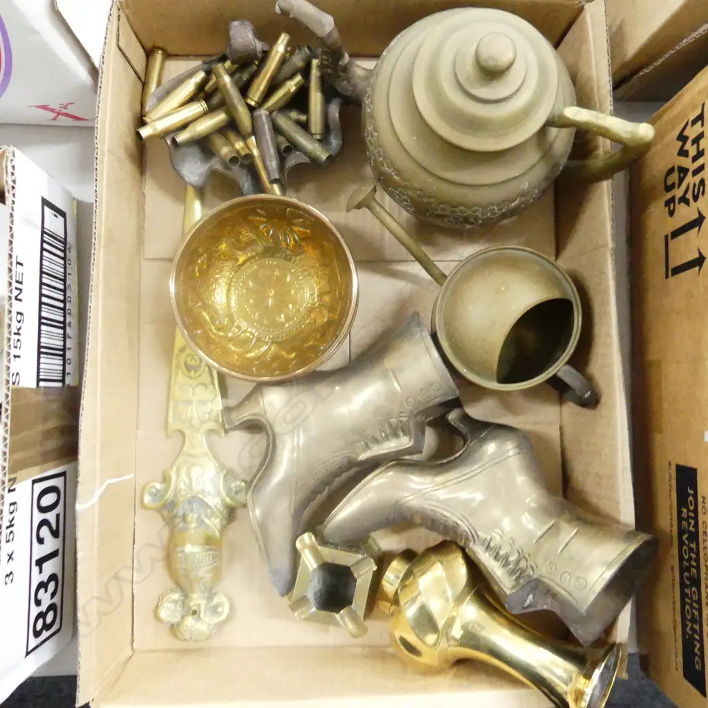COLLECTION OF VINTAGE BRASS COLLECTABLES Image 1++