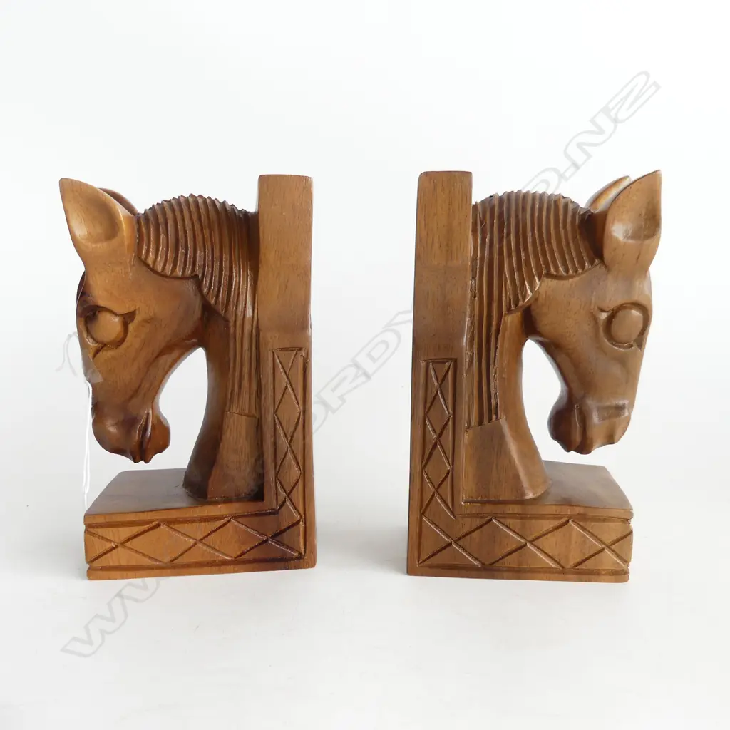 PR CARVED WOODEN HORSE HEAD BOOK ENDS H.190mm Image 1++