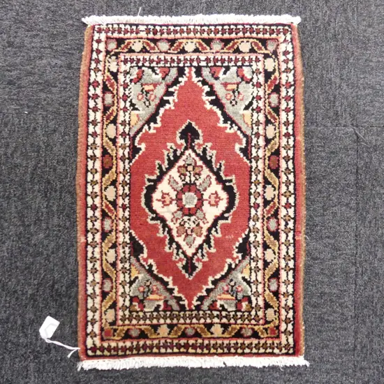 50M - SML PERSIAN HAND KNOTTED RUG 590 x 400mm