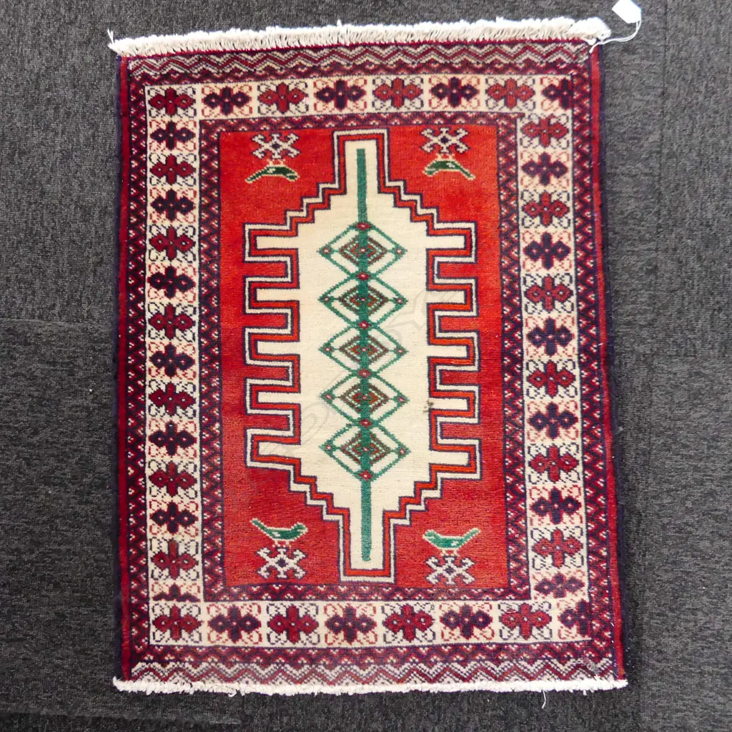 73A - SML PERSIAN HAND KNOTTED RUG 810 x 640mm Image 1++