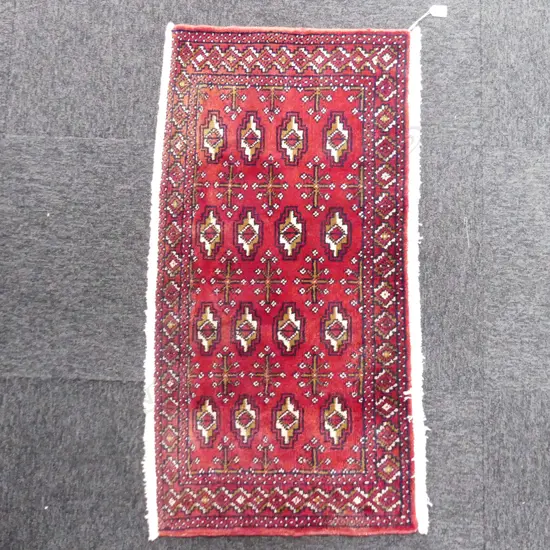 81M - SML PERSIAN HAND KNOTTED RUG 1020 x 520mm