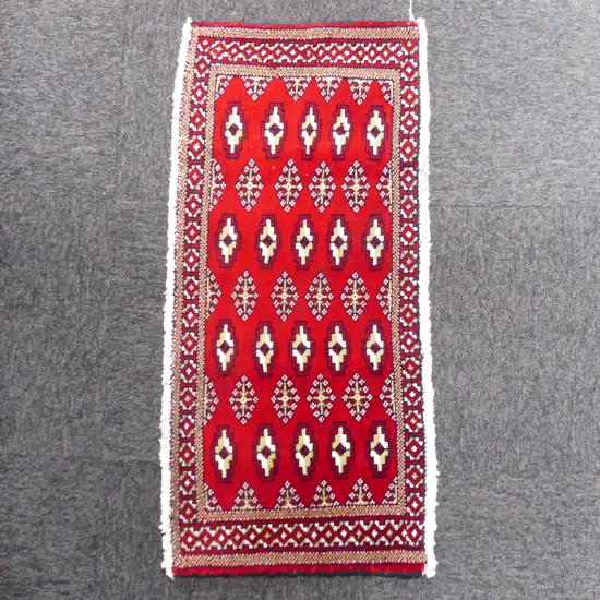 110A SML PERSIAN HAND KNOTTED RUG, 1070 460mm