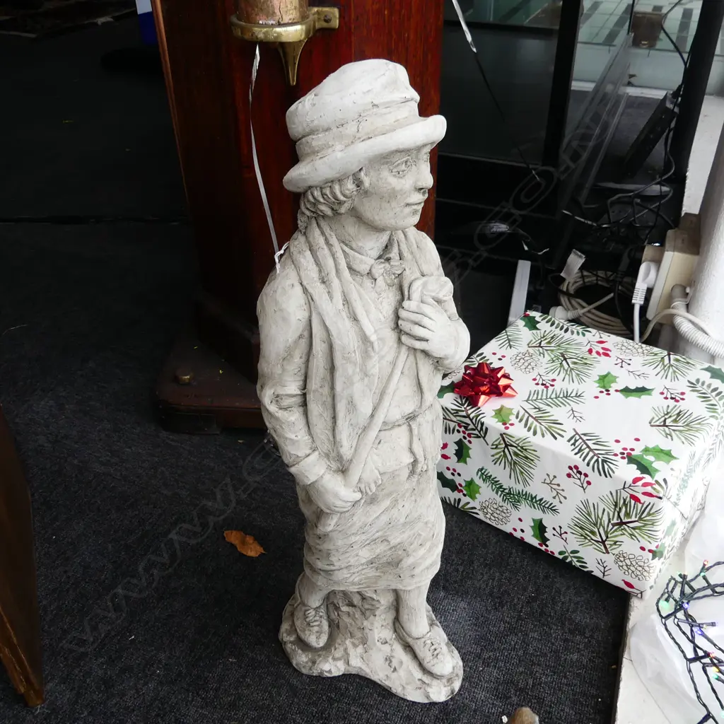 CONCRETE GARDEN STATUE - FEMALE GOLFER. CLUTCHING CLUB. H.640mm Image 1++