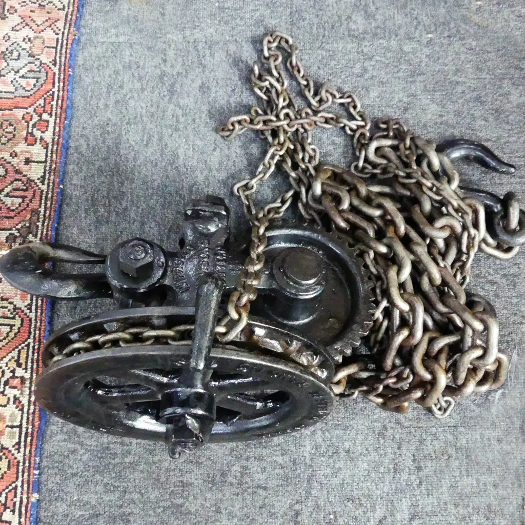 RETORED GARAGE 1 1/2 TON CHAIN BLOCK - THOMSON ENGLAND Image 1++