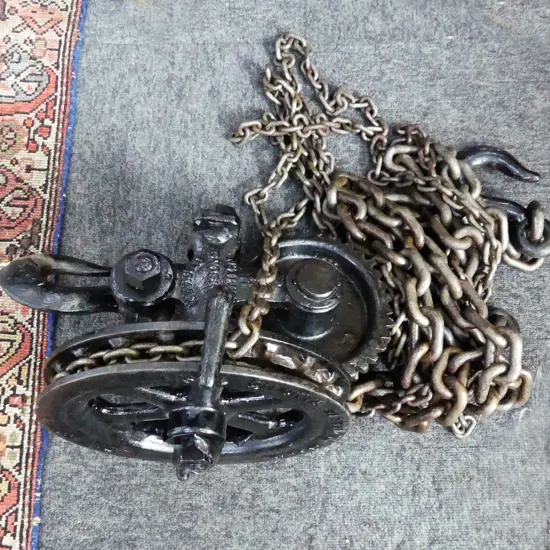 RETORED GARAGE 1 1/2 TON CHAIN BLOCK - THOMSON ENGLAND