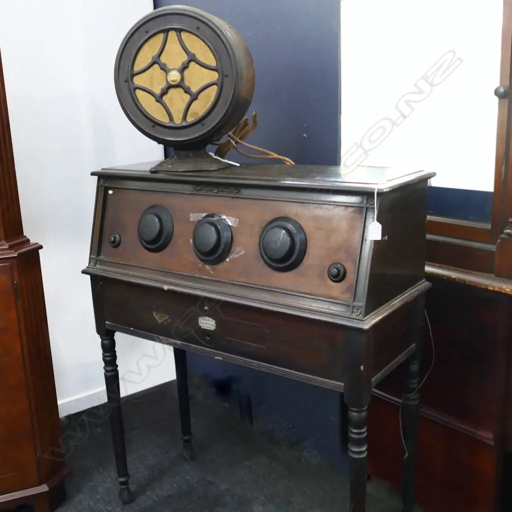 VINTAGE GARROD RADIO RECEIVER 885x350x1040mm + ATWATER KENT SPEAKER H.400mm Image 1++