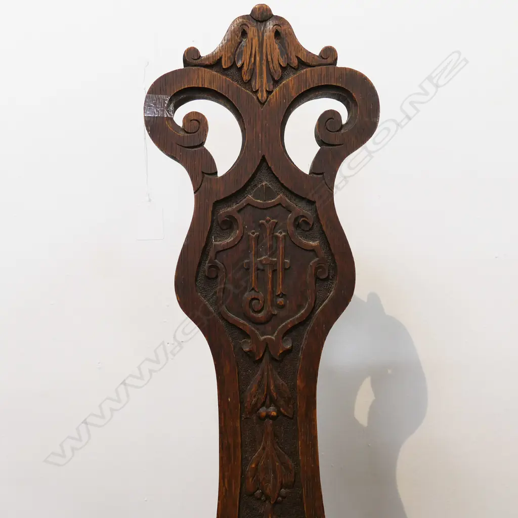 CHIP CARVED CHAIR H.930mm Image 1++