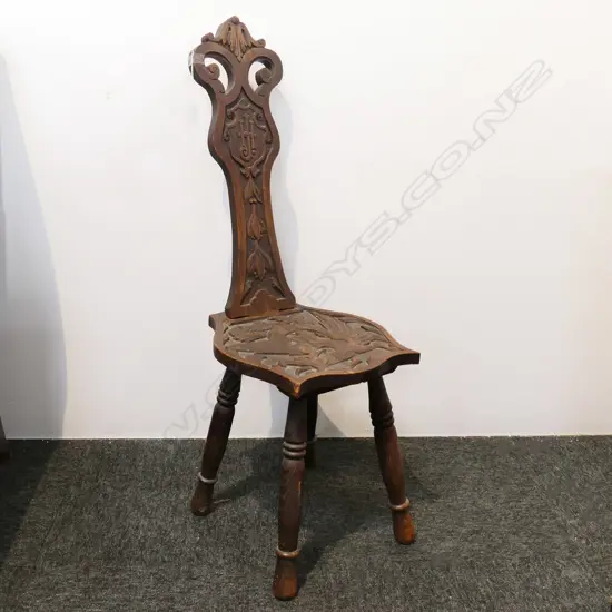 CHIP CARVED CHAIR H.930mm