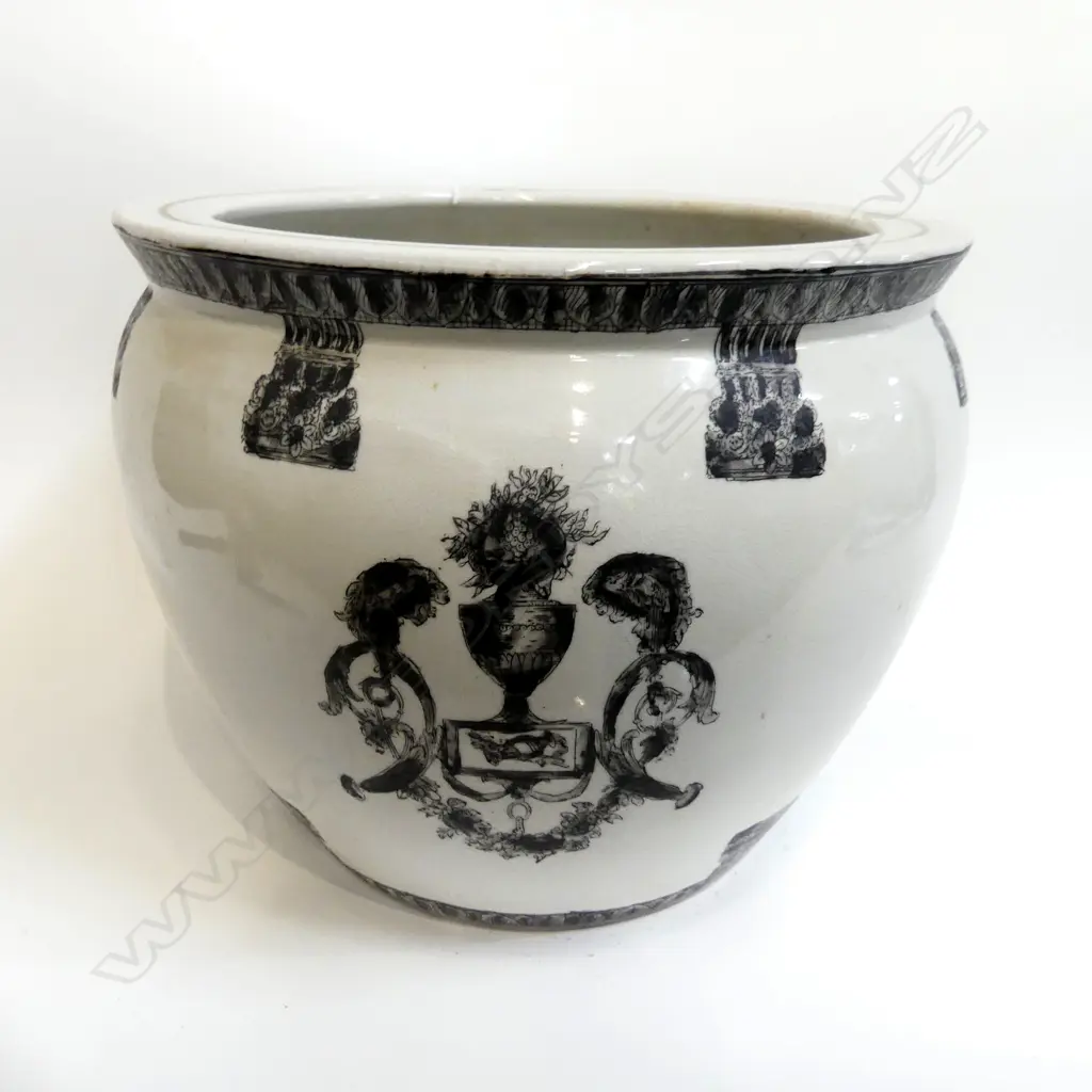 ANTIQUE STYLE CHINESE ARMORIAL JARDINERE 320mm dia H.250mm Image 1++