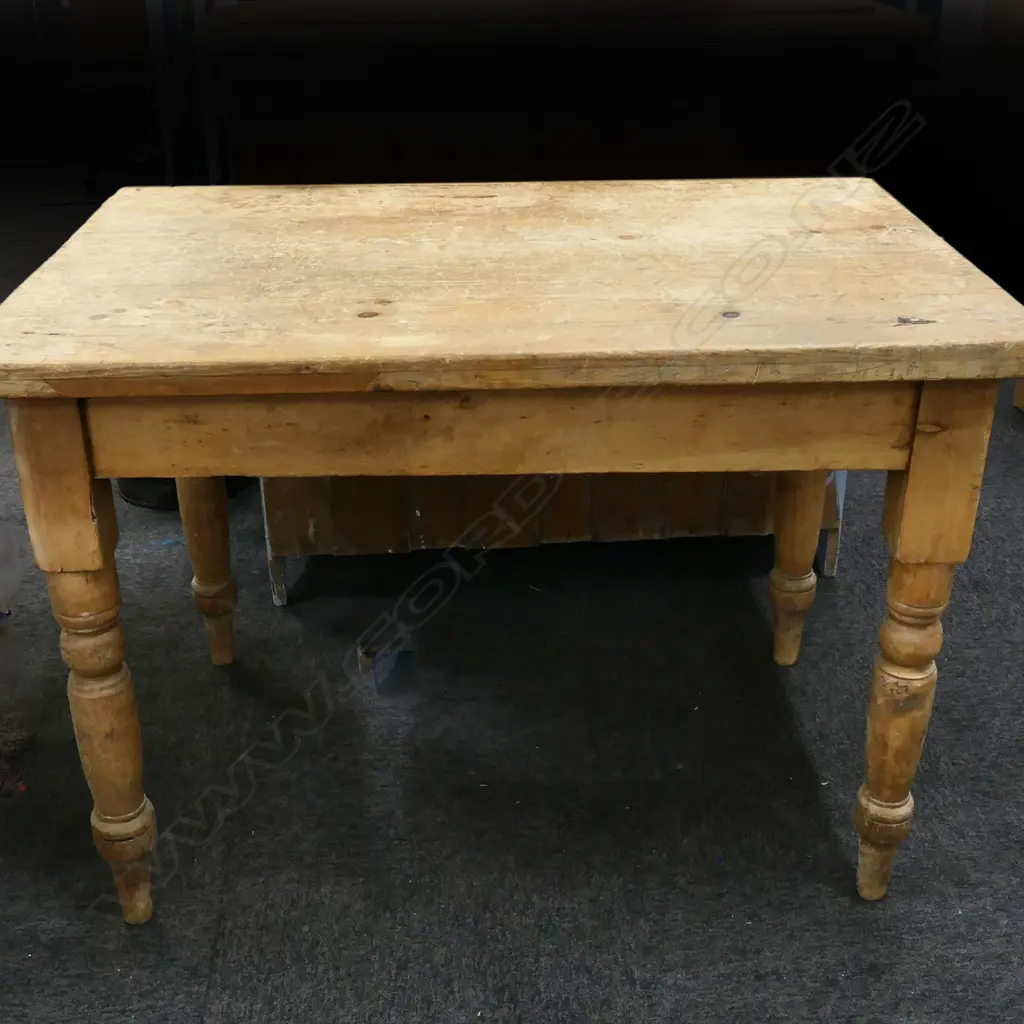 ANTIQUE RUSTIC PLANK TOP TABLE 1060x735x755mm Image 1++