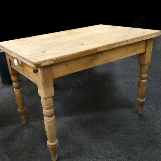 ANTIQUE RUSTIC PLANK TOP TABLE 1060x735x755mm