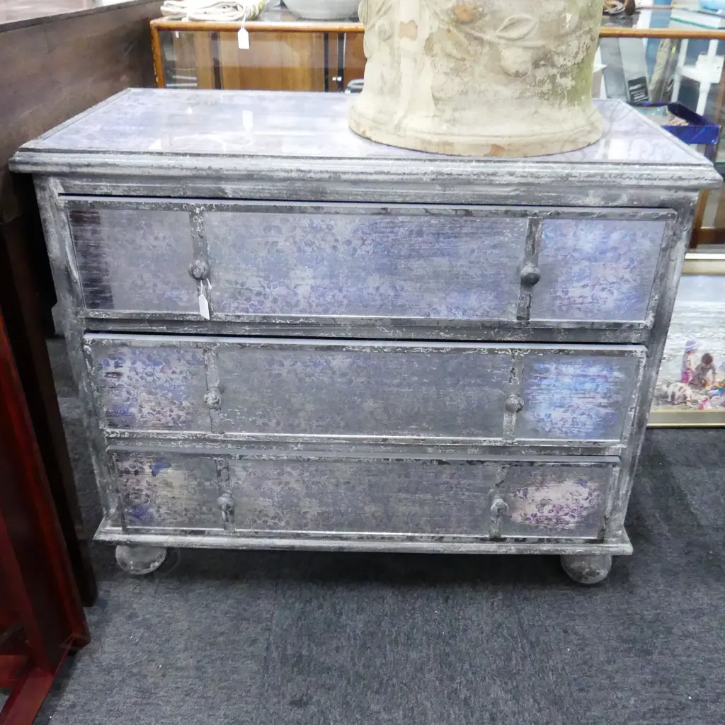 PAINT DISTRESSED AND MIRRORED CHEST OF DRAWERS 965x480x805mm Image 1++