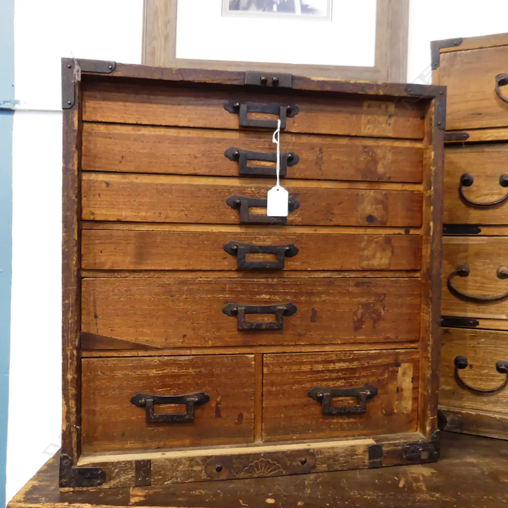 OLD JAPANESE COLLECTOR'S CHEST 7 drawers. H.480mm. Image 1++
