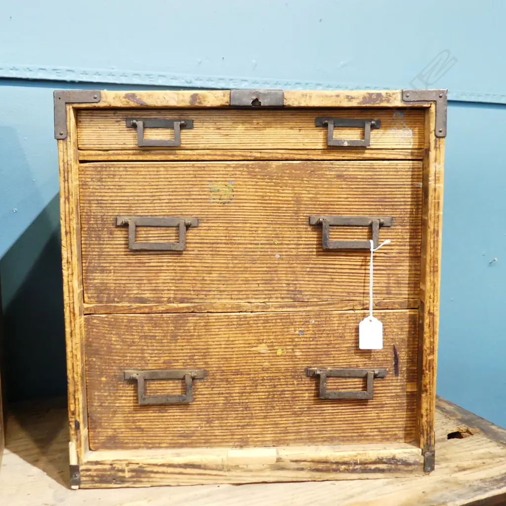 OLD JAPANESE CABINET 3 drawers. H.420mm. Image 1++