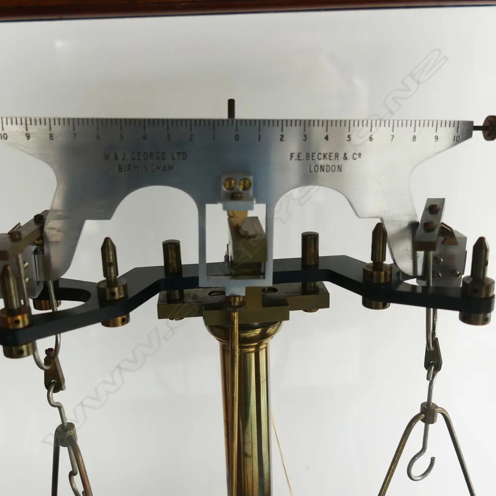 Becker & Co. London VINTAGE SET CHEMISTS GLASS CASED BALANCE SCALES Image 1++