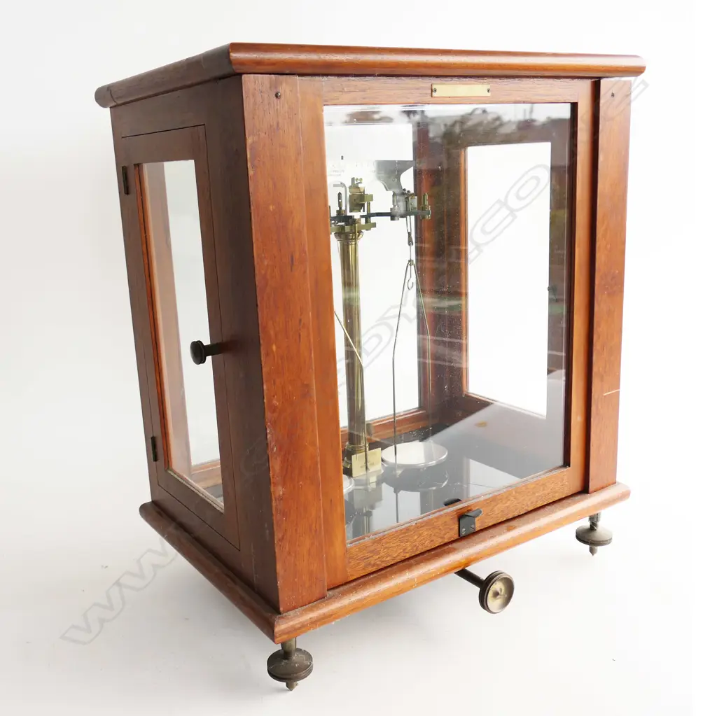 Becker & Co. London VINTAGE SET CHEMISTS GLASS CASED BALANCE SCALES Image 1++