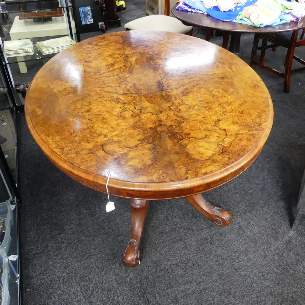VICTORIAN TILT TOP PEDESTAL OVAL OCCASIONAL TABLE ON CASTORS  Image 1++