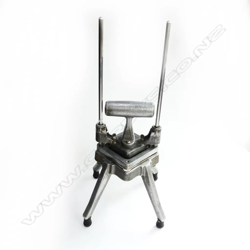 VINTAGE POTATO PRESS (chip maker) Image 1++