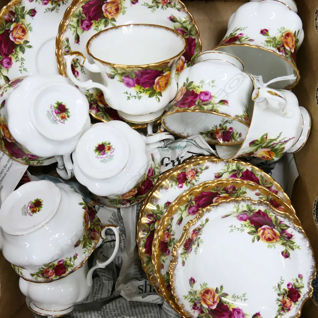 OLD ROYAL ALBERT ENGLISH ROSE PART-TEASET WITH 'KINGS RANSOM' CUP  Image 1++