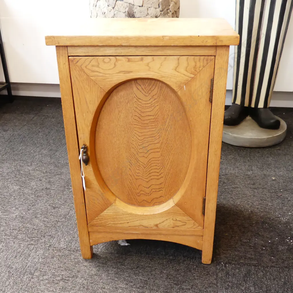OAK BEDSIDE CABINET c.1920 410x325x630mm Image 1++