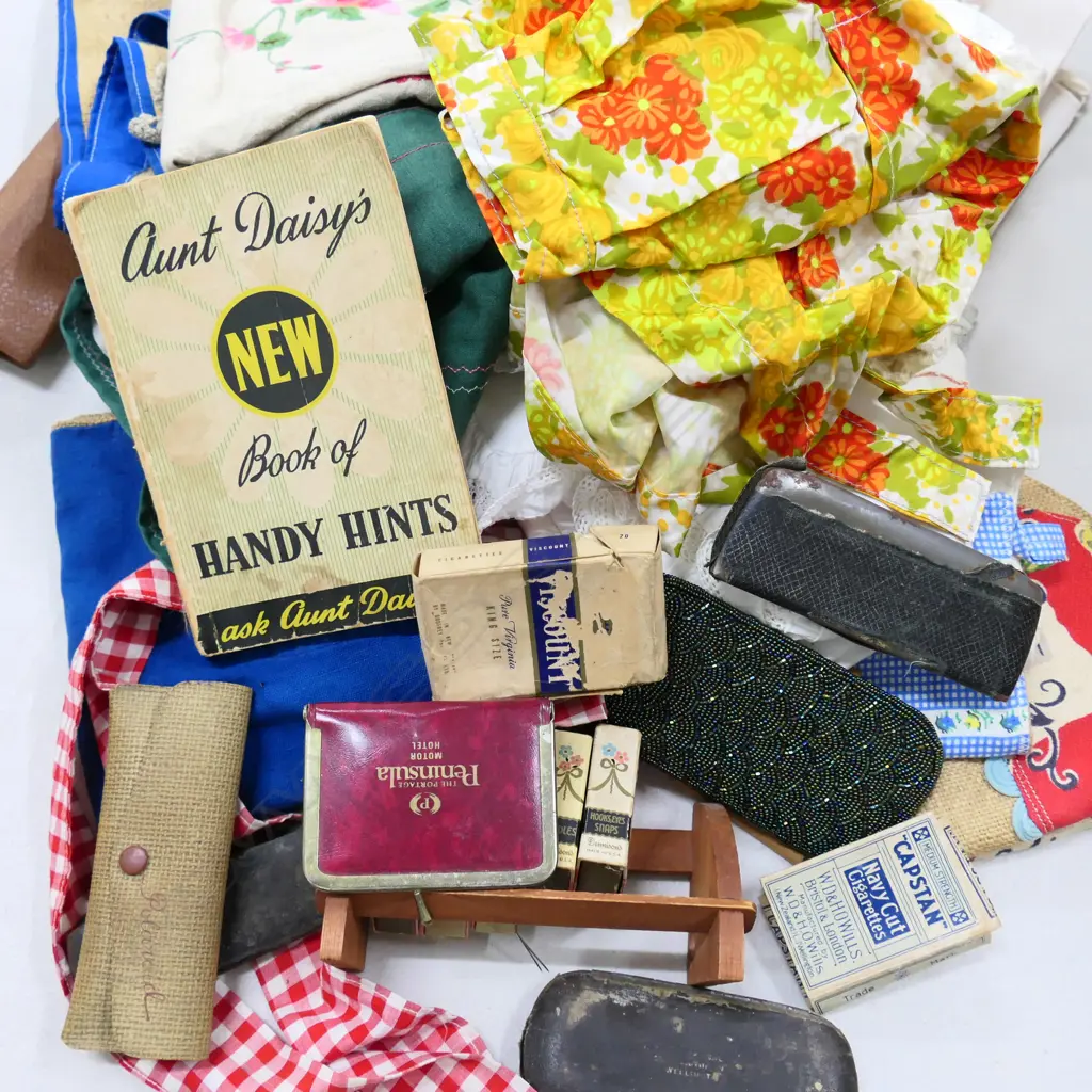 BOX LOT ASST. LINENS ETC Image 1++